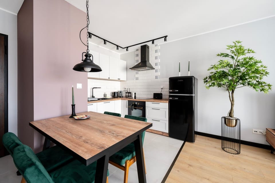 Kitchen or kitchenette, Dining area, stove