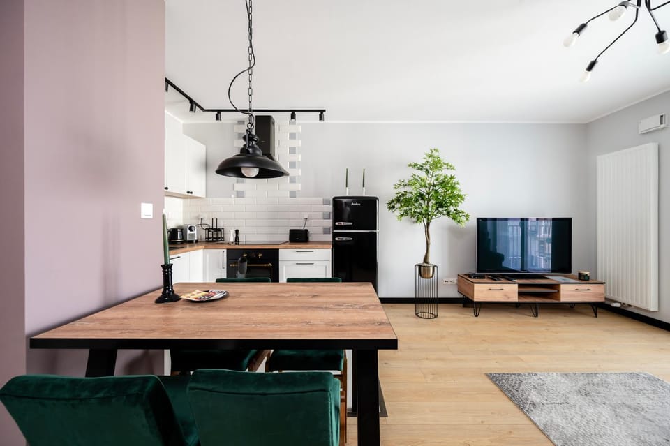 Communal lounge/ TV room, TV and multimedia, Kitchen or kitchenette, Dining area, Evening entertainment, stove