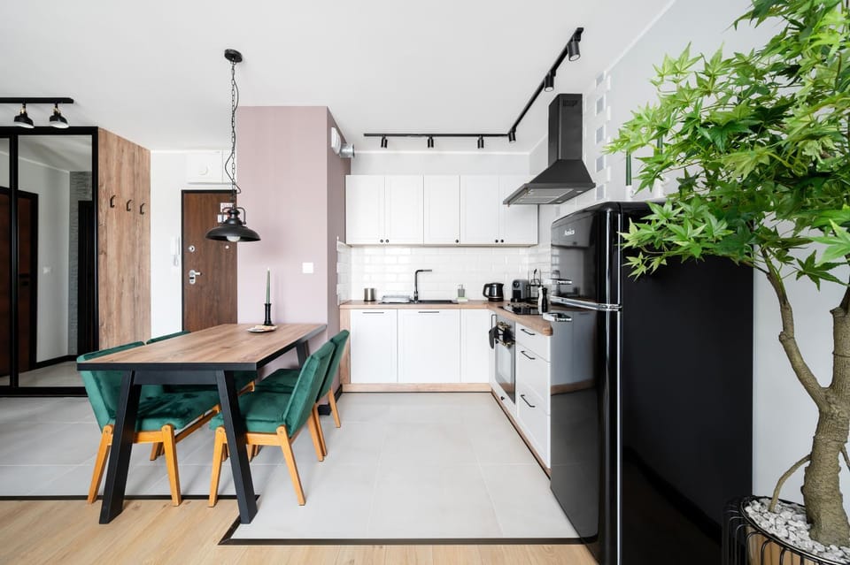Kitchen or kitchenette, Dining area, stove