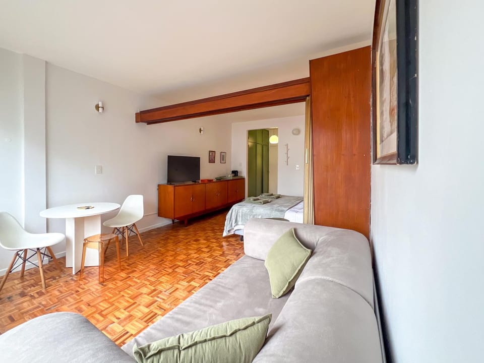 Communal lounge/ TV room, Bed, TV and multimedia, Living room, Photo of the whole room, Seating area, Bedroom