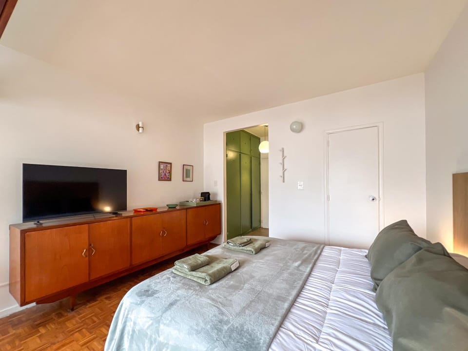 Photo of the whole room, Bedroom, wardrobe