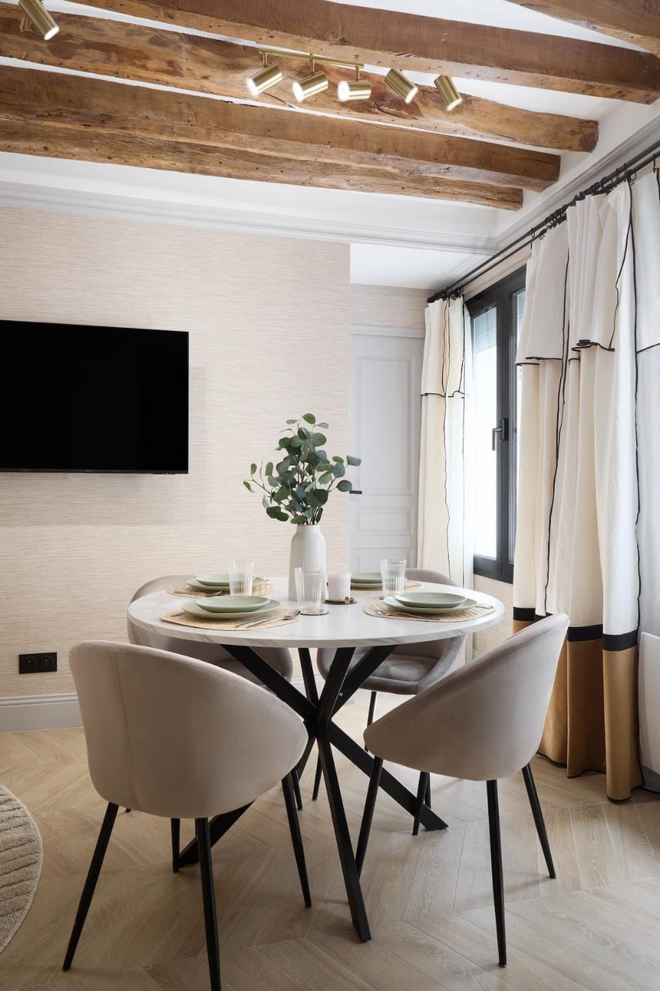 Luxury Apartment in the Heart of Paris (9eme) Apartment in Paris