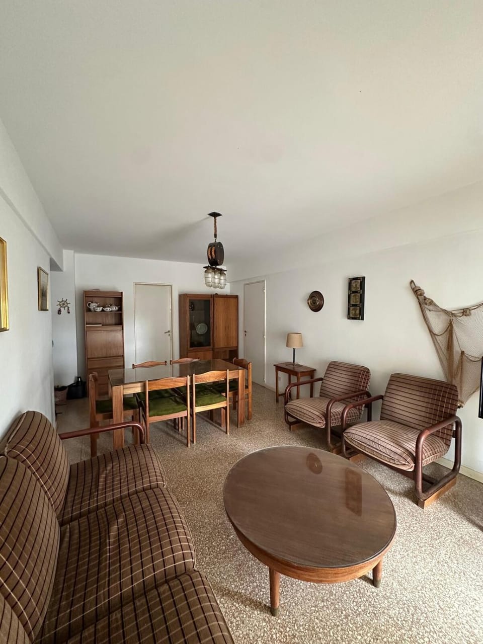 Large apartment half block from the beach Apartment in Necochea