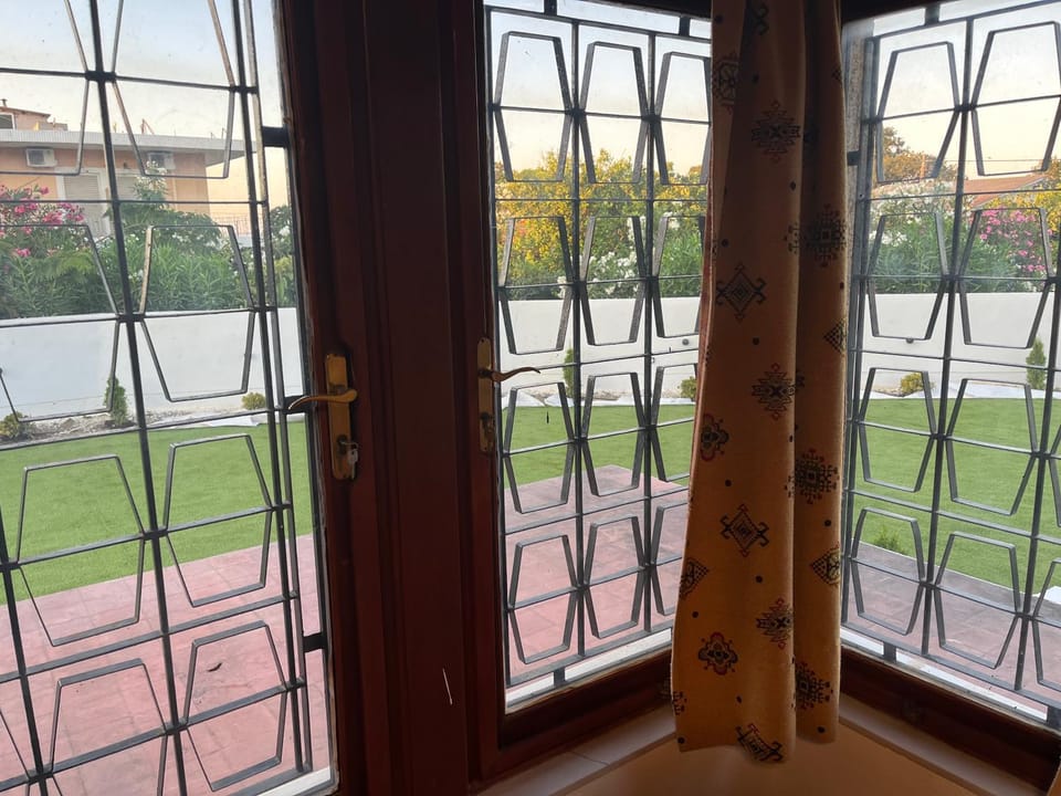 Day, Natural landscape, Garden, View (from property/room), Living room, Garden view, Inner courtyard view