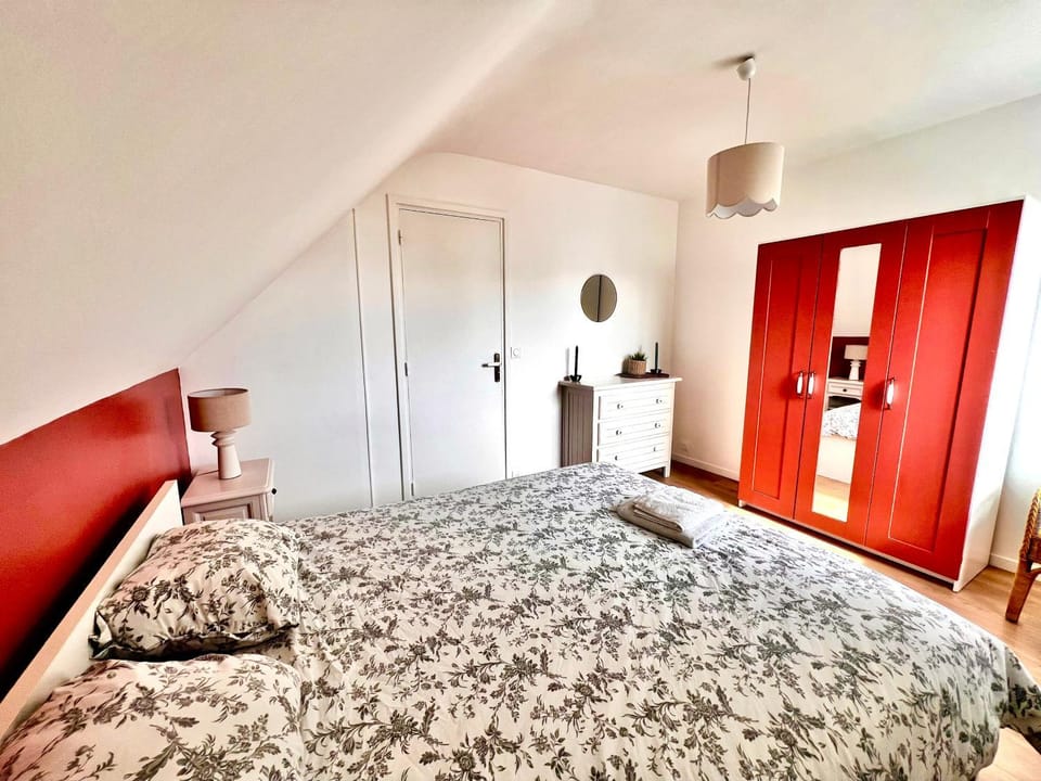 Bed, Bedroom, wardrobe