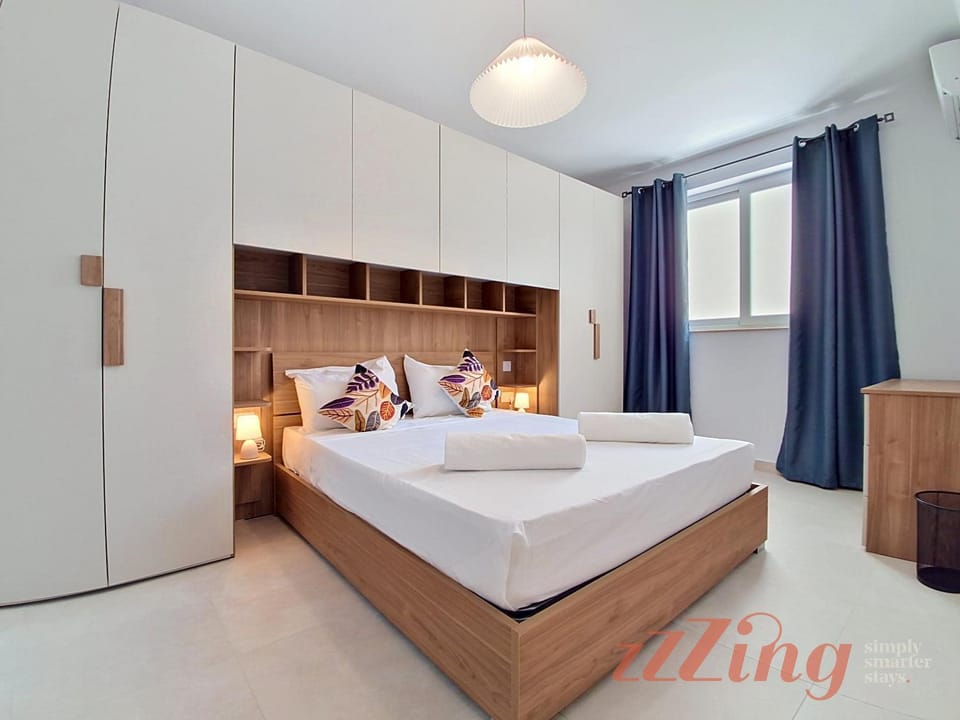 Bed, Photo of the whole room, Bedroom, wardrobe