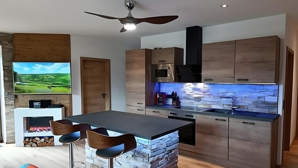 Kitchen or kitchenette, Living room
