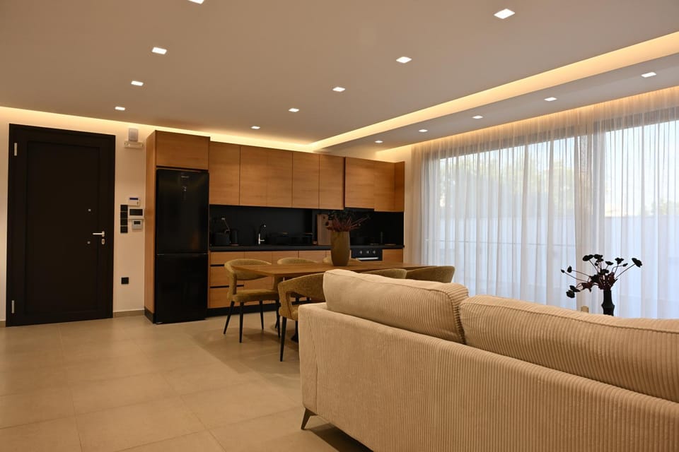 Kitchen or kitchenette, Living room, Seating area, Dining area
