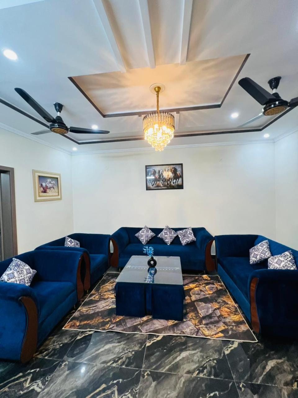 Communal lounge/ TV room, TV and multimedia, Living room, Seating area
