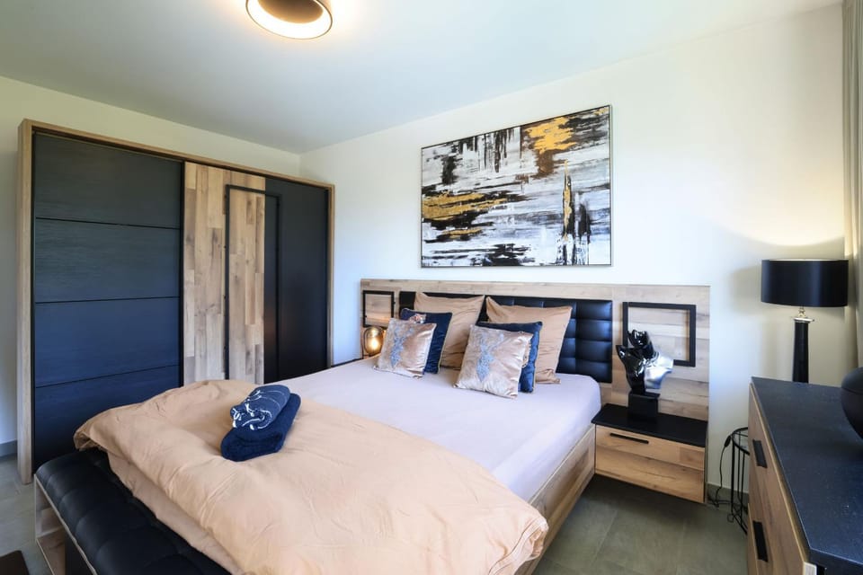 Bedroom, wardrobe