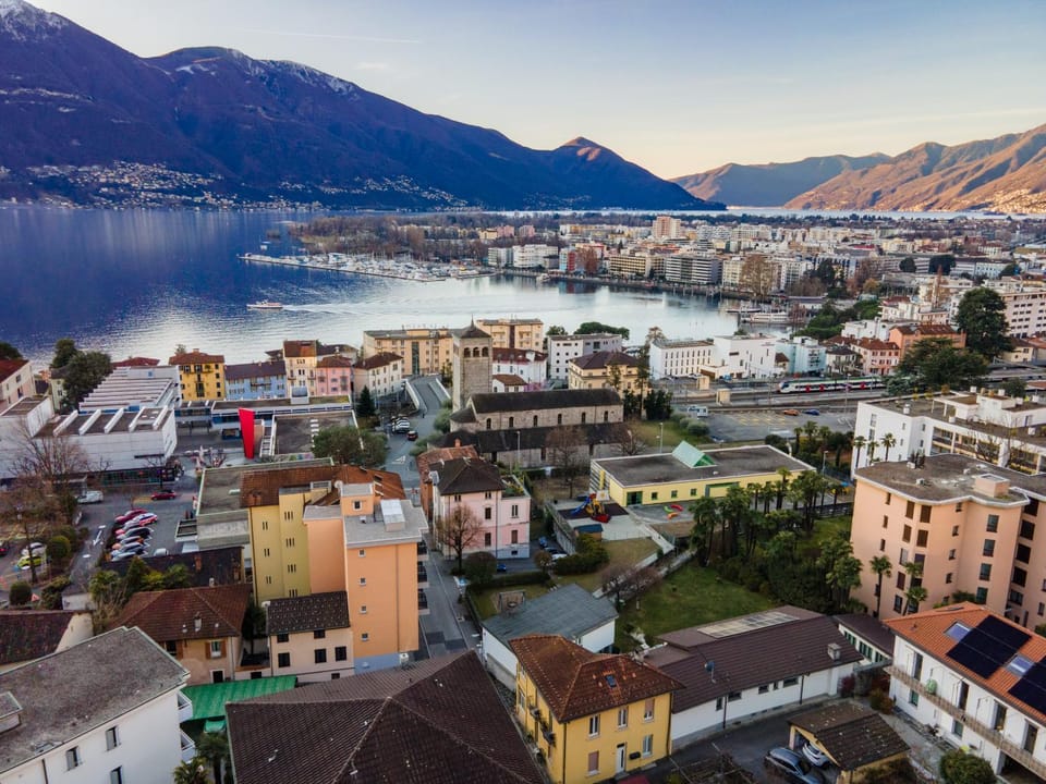By THE LAKE Apartment in Locarno