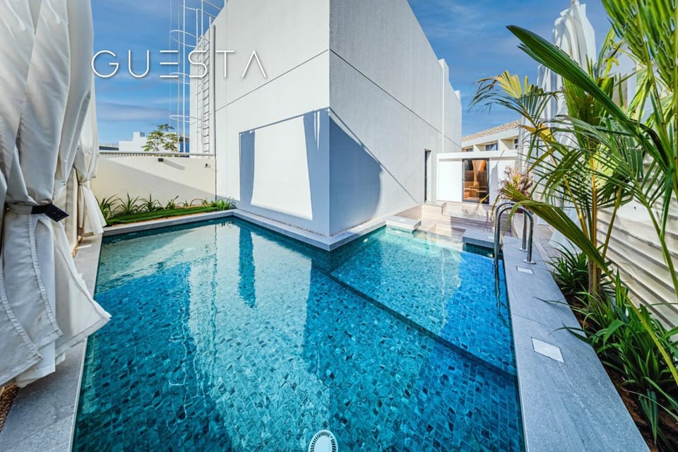 Day, Swimming pool