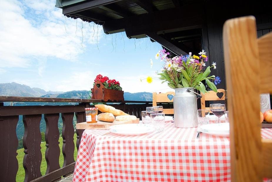 Balcony/Terrace, Mountain view