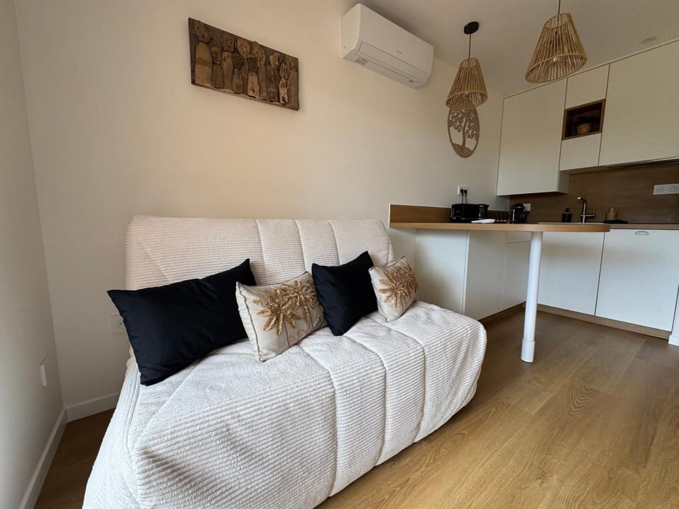 Tiny House de Romy, 4 personnes, pieds dans l'eau House in Agde