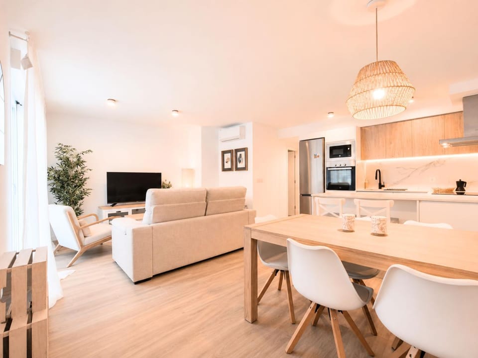 Dining area, kitchen