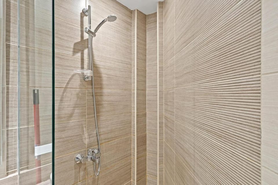 Shower, Bathroom, towels