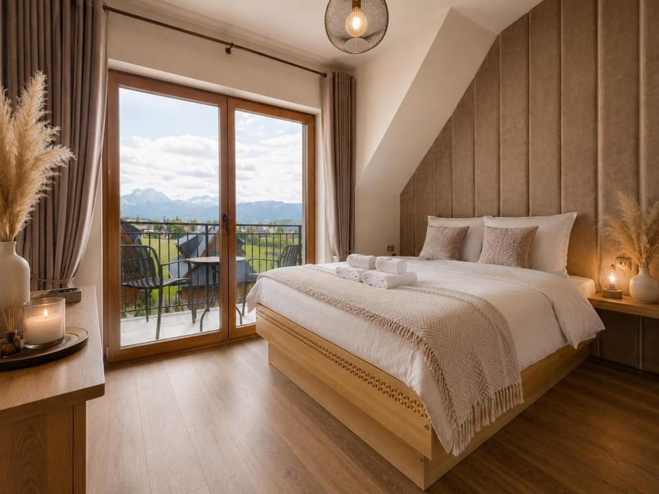 Bed, Natural landscape, Photo of the whole room, Bedroom, Mountain view