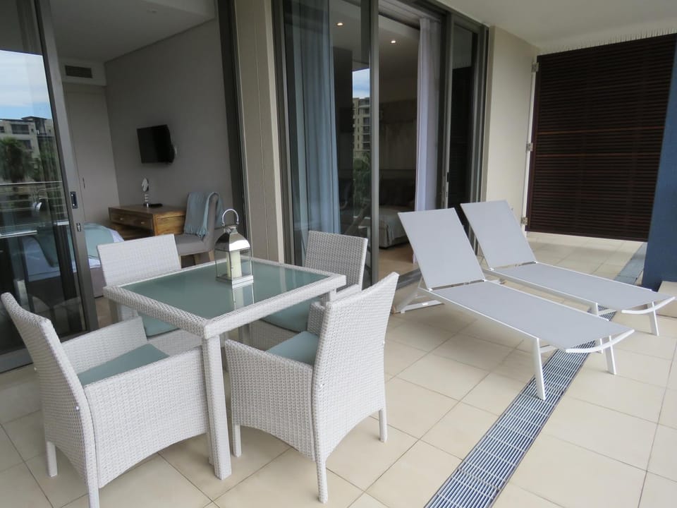Patio, Day