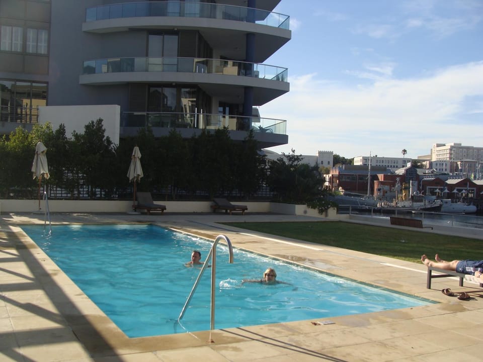 Property building, Day, Swimming pool