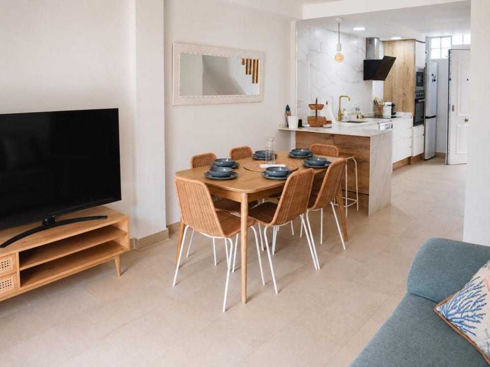 TV and multimedia, Kitchen or kitchenette, Living room, Dining area