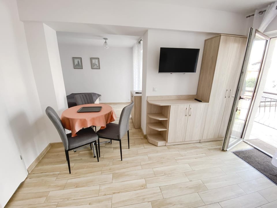 View (from property/room), Kitchen or kitchenette, Seating area