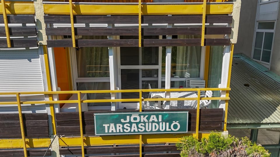Property building, Balcony/Terrace, Street view