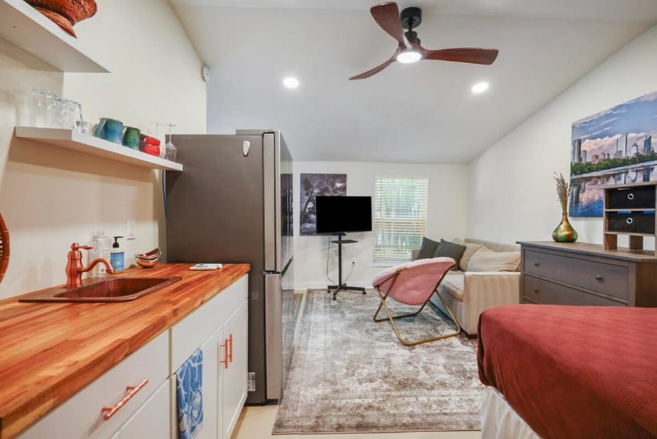 TV and multimedia, Living room, Seating area, oven