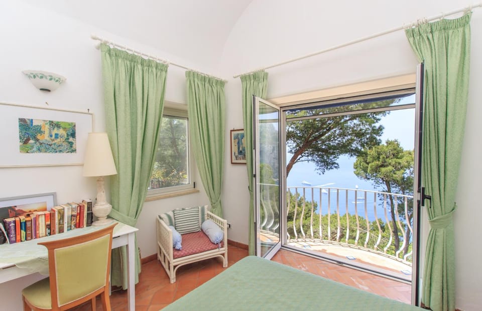 Bed, View (from property/room), Balcony/Terrace, Photo of the whole room, Bedroom, Sea view