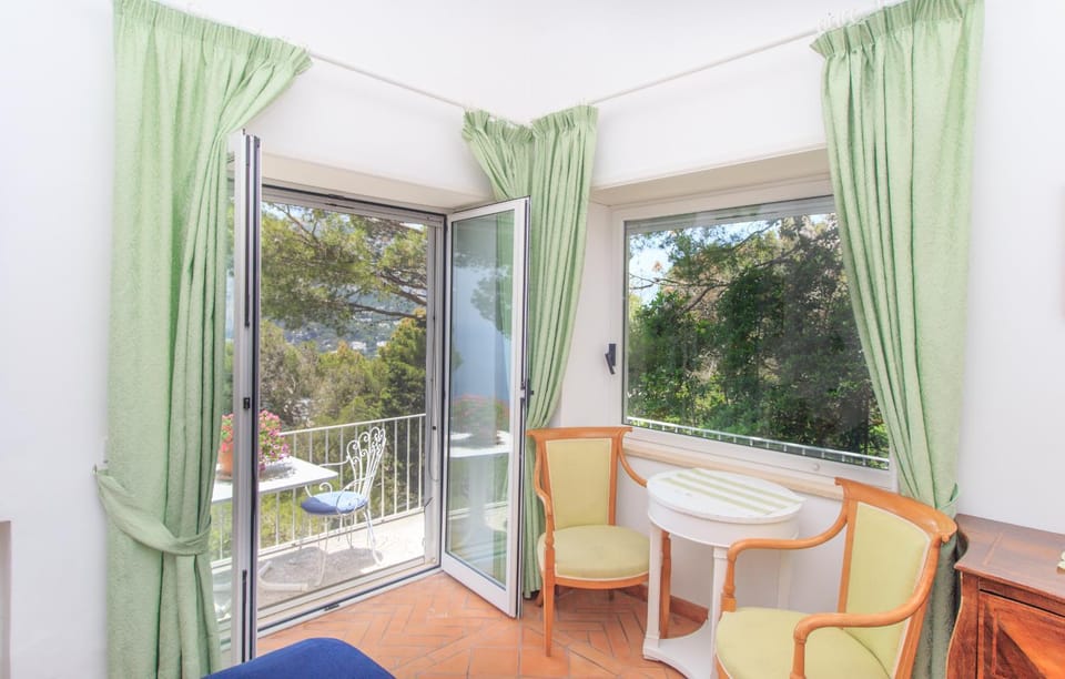 Natural landscape, View (from property/room), Balcony/Terrace, Bedroom