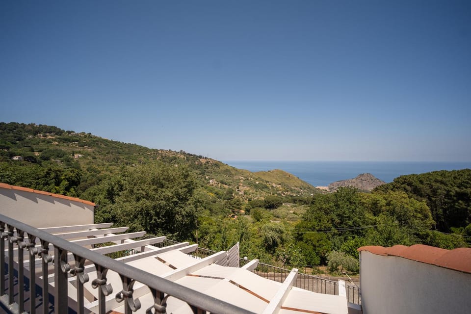 Nearby landmark, Natural landscape, View (from property/room), Balcony/Terrace, Sea view