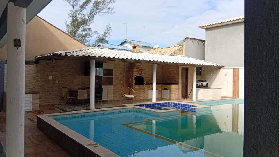 Casa pé na área com hidromassagem e piscina House in Cabo Frio