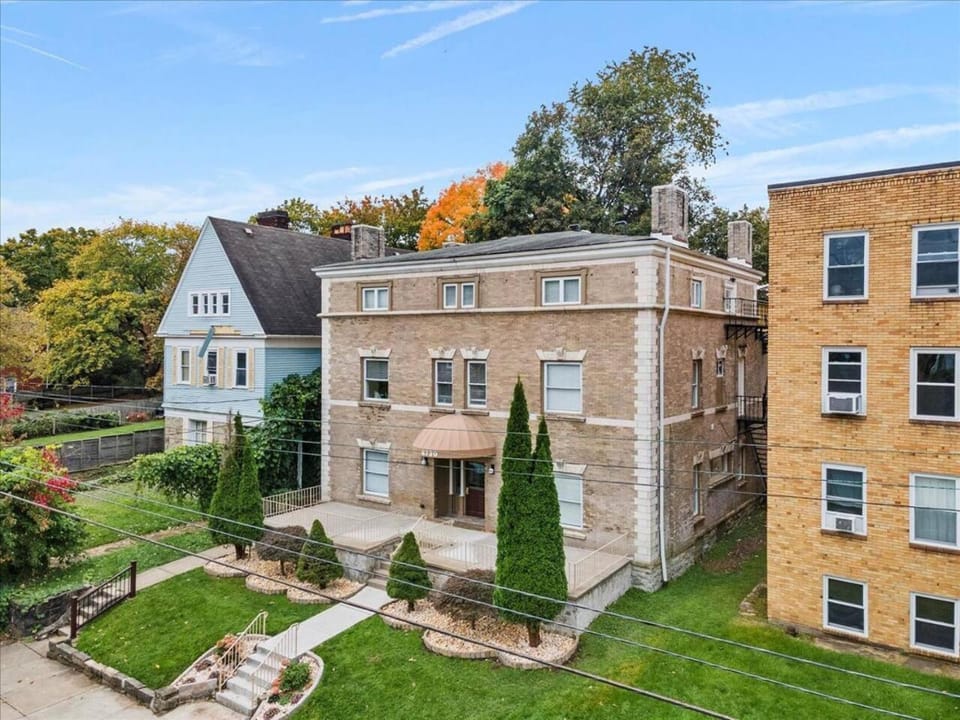 Modern Apt w/Netflix-Close to Dining, Shopping Apartment in Pittsburgh