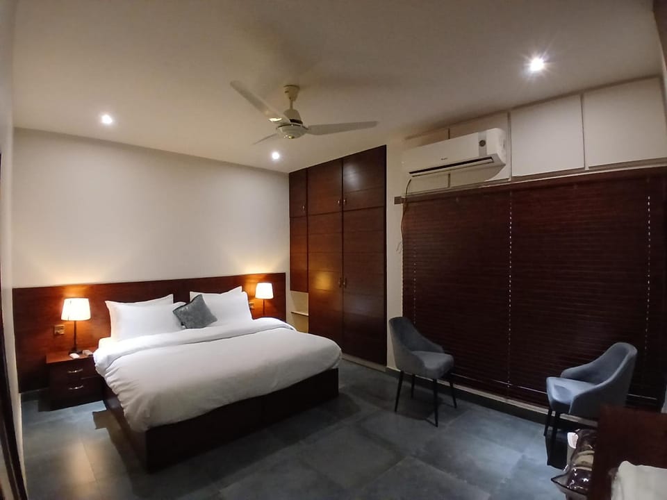 Bed, Photo of the whole room, Bedroom, wardrobe, air conditioner