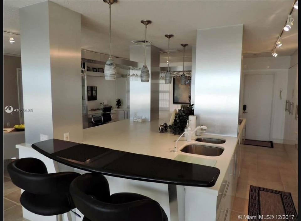 Two Bedroom Waterfront Residence with Intracoastal Apartment in Fort Lauderdale