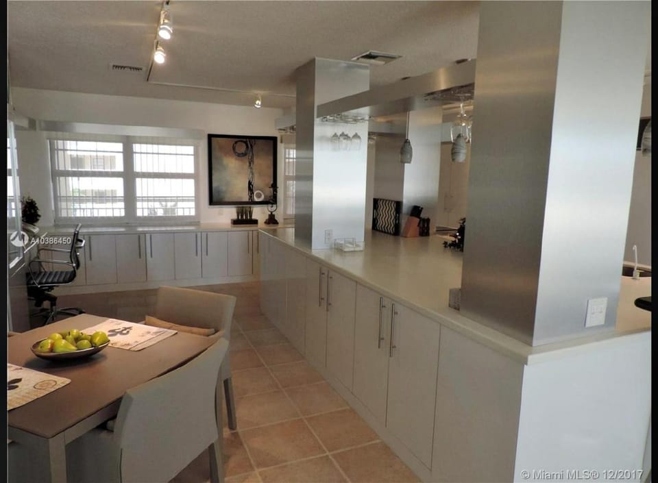 Two Bedroom Waterfront Residence with Intracoastal Apartment in Fort Lauderdale