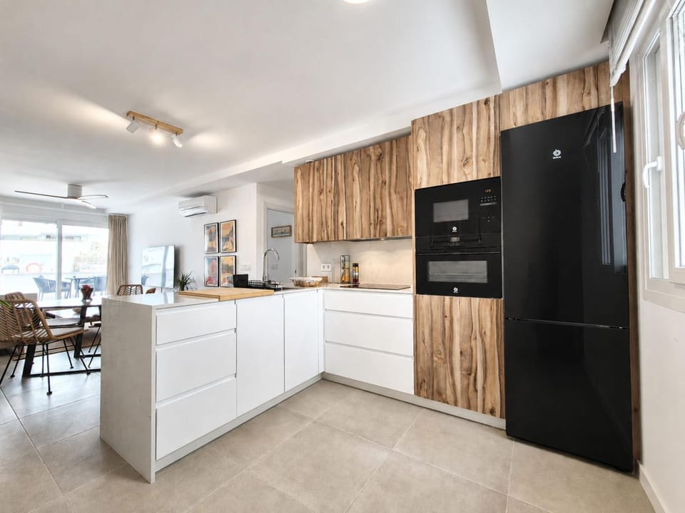 Kitchen or kitchenette, kitchen