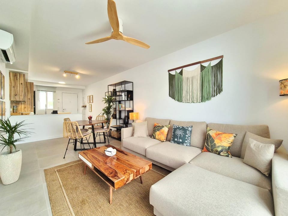 Living room, Dining area