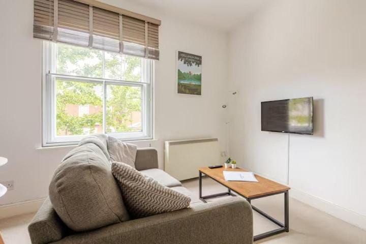 Communal lounge/ TV room, TV and multimedia, Living room, Seating area