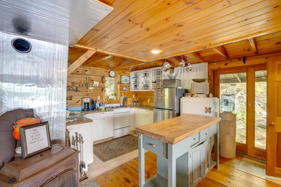 Lakeside Berkshires Cabin w/ Private Dock & Views Cabin in Lee