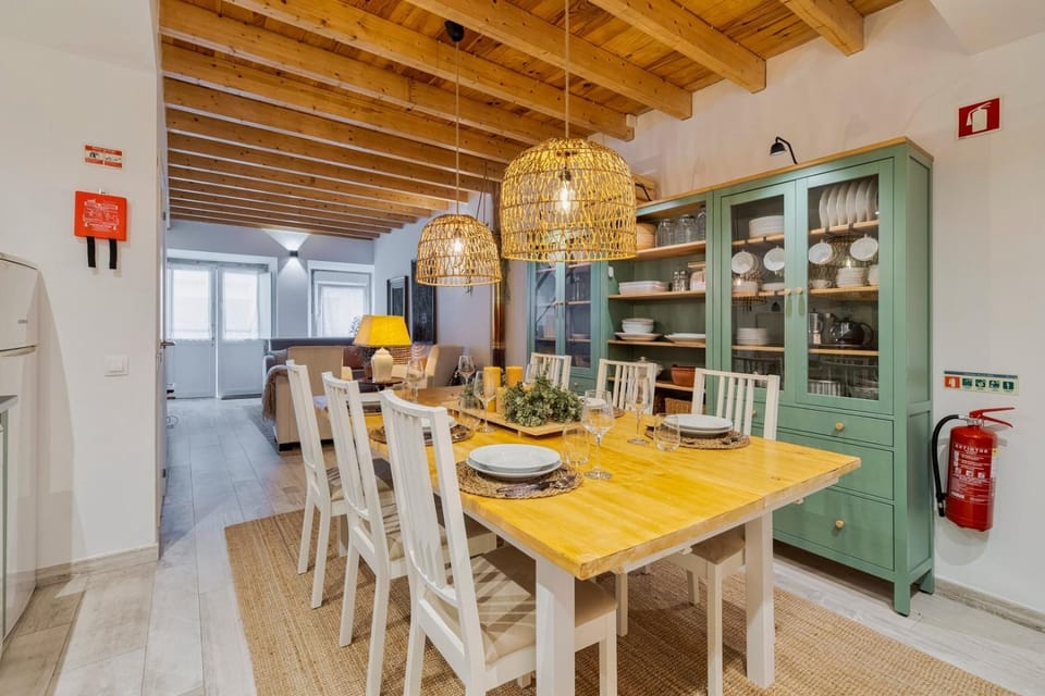 Kitchen or kitchenette, Seating area, Dining area