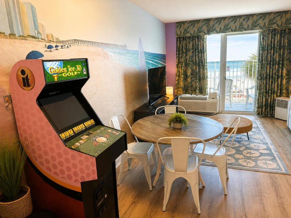 Game Room, Game Room, TV and multimedia, Dining area
