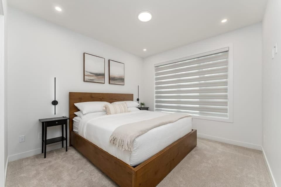 Modern 5BR Home Near Rogers Place & NAIT House in Edmonton