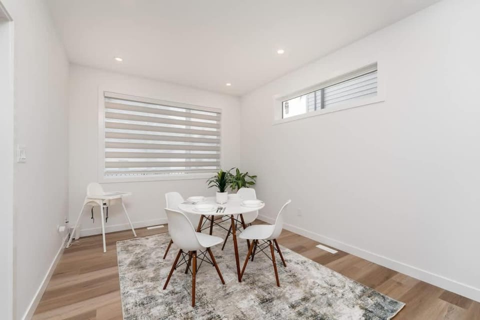 Modern 5BR Home Near Rogers Place & NAIT House in Edmonton