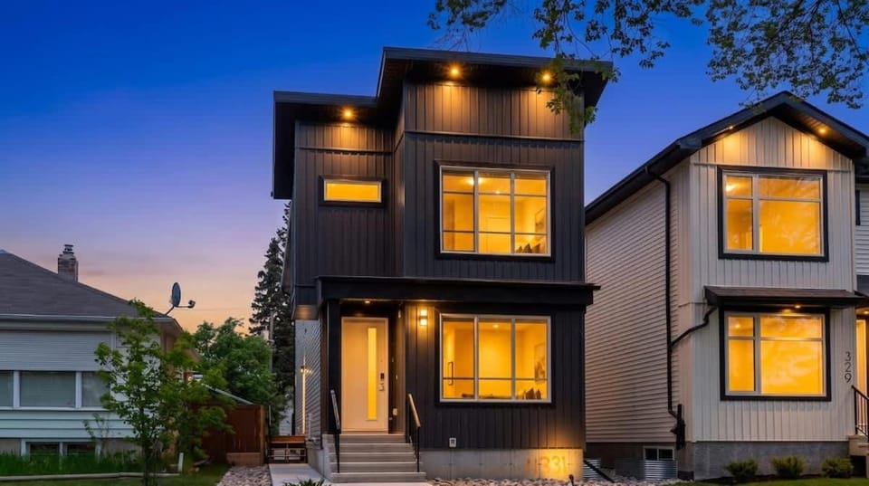 Modern 5BR Home Near Rogers Place & NAIT House in Edmonton