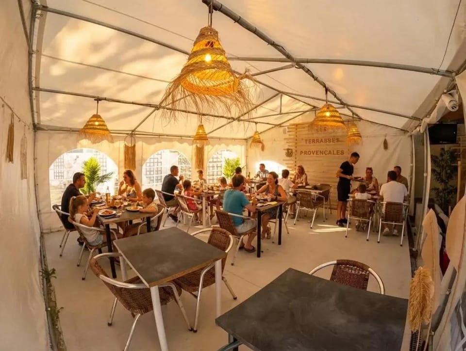 Camping 4 étoiles - Piscine - ccbgdai Campground/ 
RV Resort in Provence
