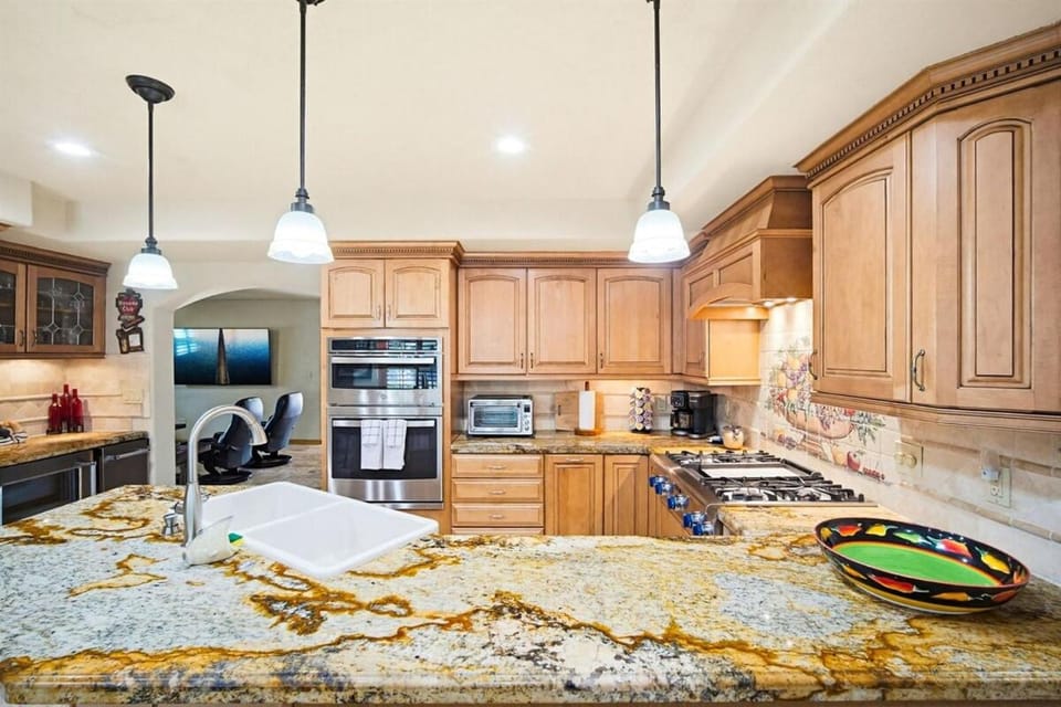 Waterfront Pool Home w Private Dock Villa in Marathon