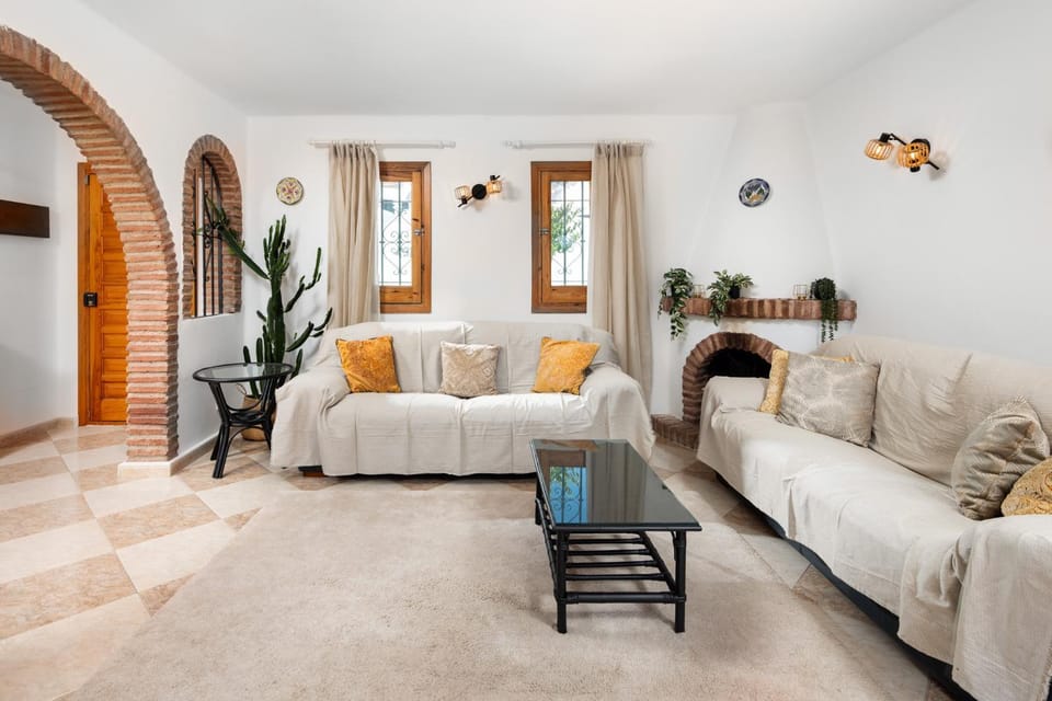 Communal lounge/ TV room, Living room