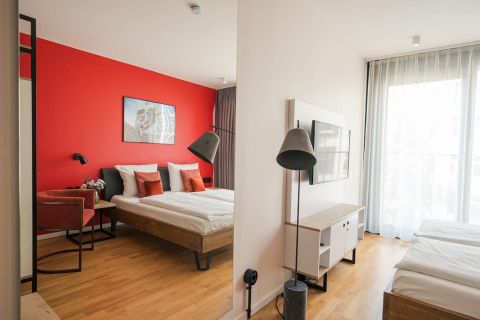 Bed, TV and multimedia, Bedroom