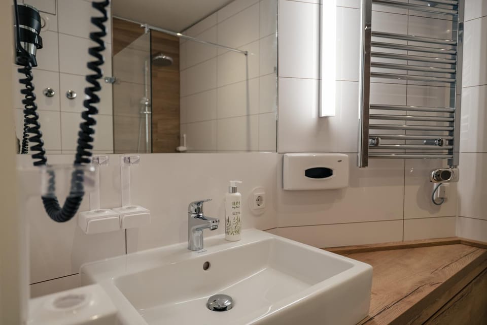 Shower, Bathroom, towels