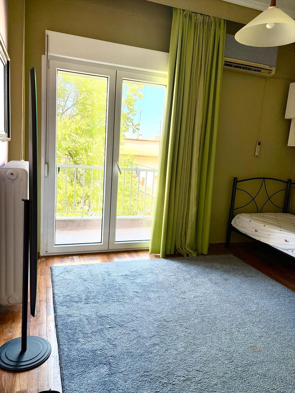 Bedroom in a big apartment with a huge terrace Male Only Bed and Breakfast in Thessaloniki